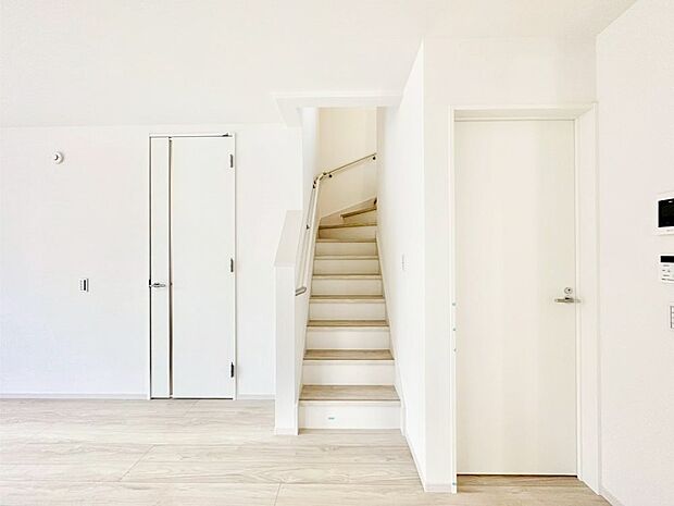 安全性を考慮し階段には手すりを設置しています　