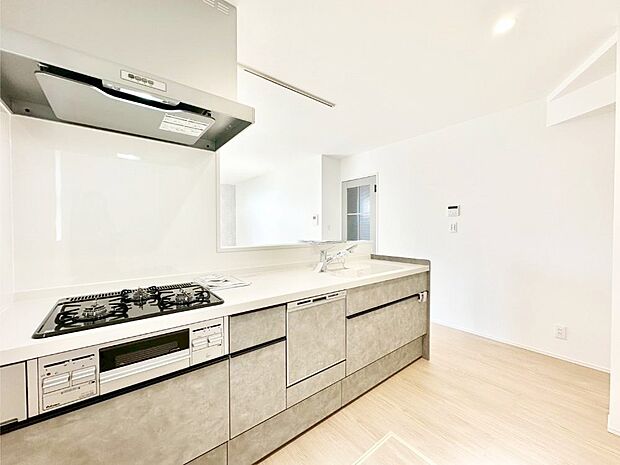 広々とした使い勝手の良いキッチンで日々のお料理も楽しくなりそう