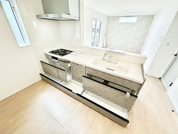 使いやすさを優先したスライド式収納タイプ!