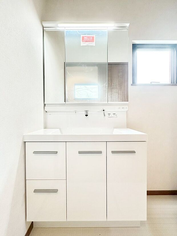 収納力と機能性に優れた洗面化粧台