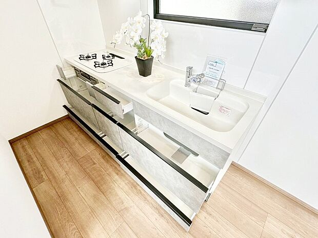 使いやすさを優先したスライド式収納タイプ!