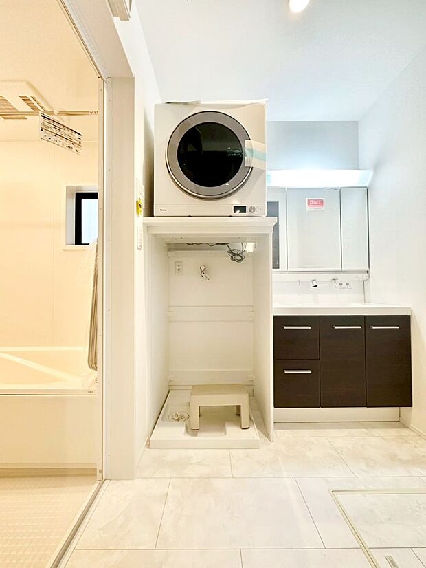 清潔感のある快適空間です。毎日の身支度も気持ち良くお使い頂けます。