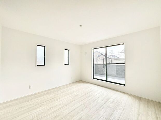 明るいバルコニーサイドに洋室を設置。目覚めの良い寝室に。