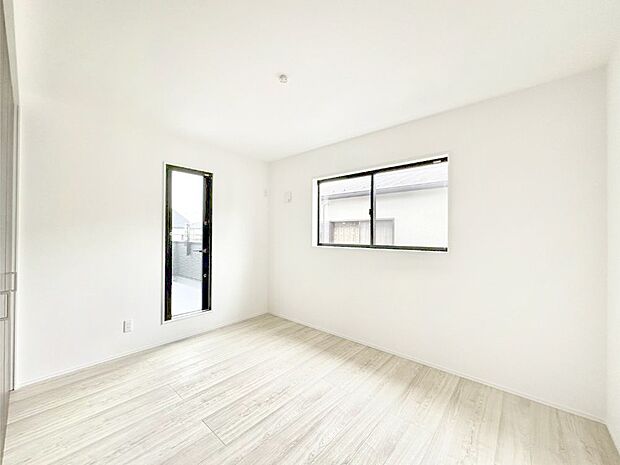 2面採光で気持ちよく自然光が取り入れられるのでお子様のお部屋にもピッタリ