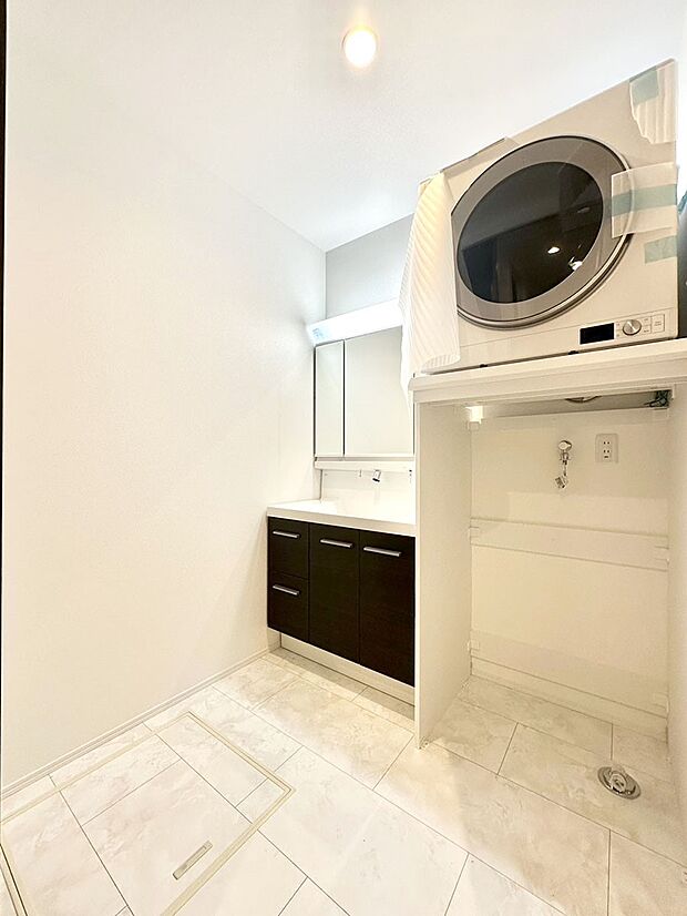 明るい洗面所は毎朝の身支度も楽しくできちゃいそうです。