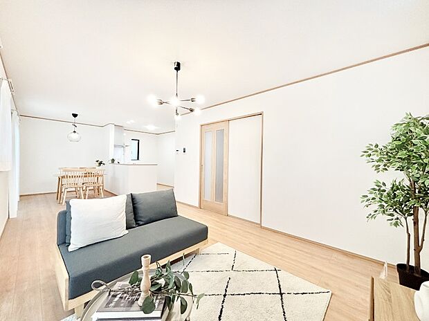 ゆとりある広さが嬉しいリビングは家族みんなの憩いの空間です