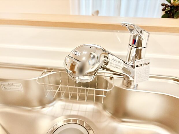 いつでも清潔なおいしいお水を。一つの水栓で水道水と浄水を使い分け。