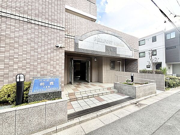 落ち着いた雰囲気のエントランス