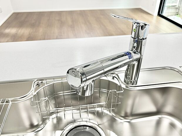 いつでも清潔なおいしいお水を。一つの水栓で水道水と浄水を使い分け。