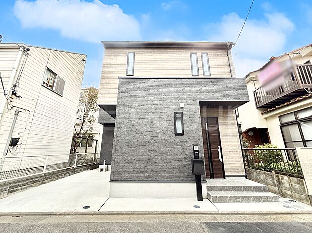 たっぷりの陽光と開放感に包まれる明るい住まい  