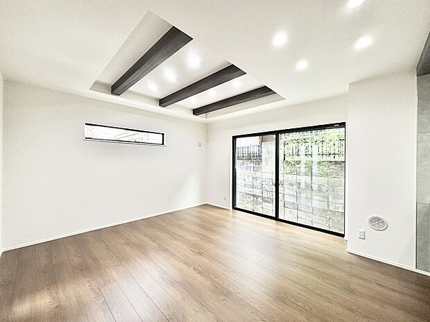 日当たりの良いリビング。お気に入りのグリーンを飾れば更に心地よさがアップ！