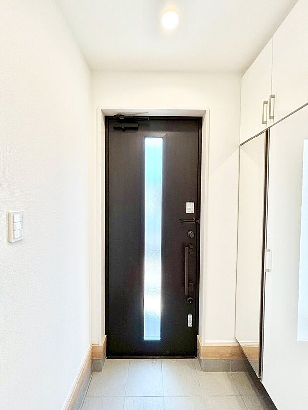 家族の帰宅やお客様をあたたかく迎える玄関