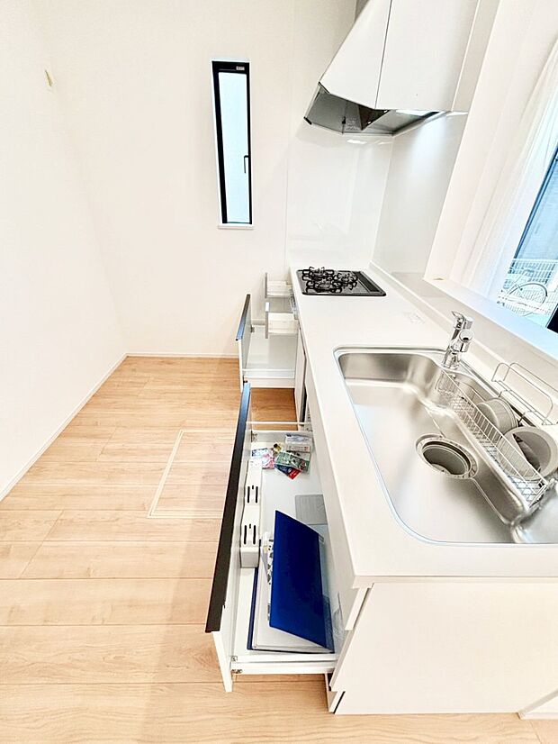 使いやすさを優先したスライド式収納タイプ!