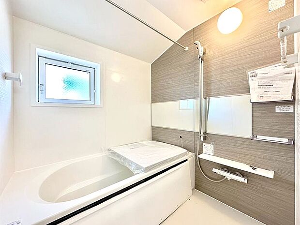 落ち着いた雰囲気でゆっくりお寛ぎいただけるバスルーム