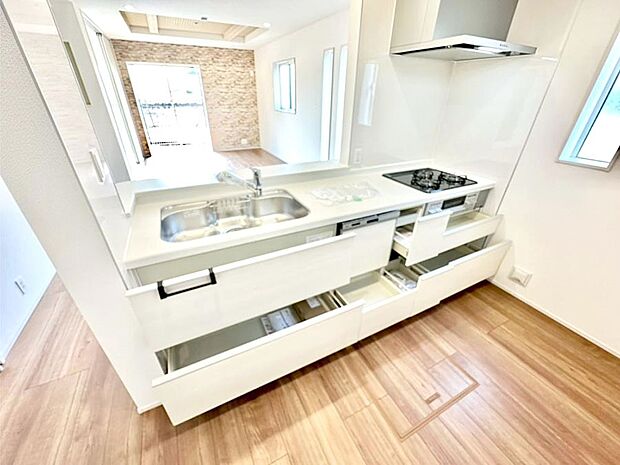 使いやすさを優先したスライド式収納タイプ!