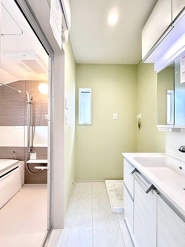 清潔感のある快適空間です。毎日の身支度も気持ち良くお使い頂けます。