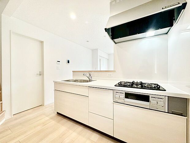 カウンター越しに楽しいおしゃべり。いつものお料理がもっと美味しくなりそうですね