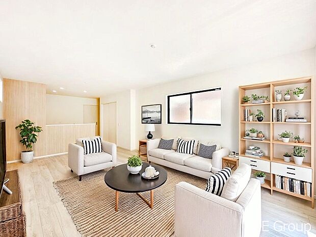 ご家族の賑やかな話し声で包まれる明るいリビング ※家具はCGです