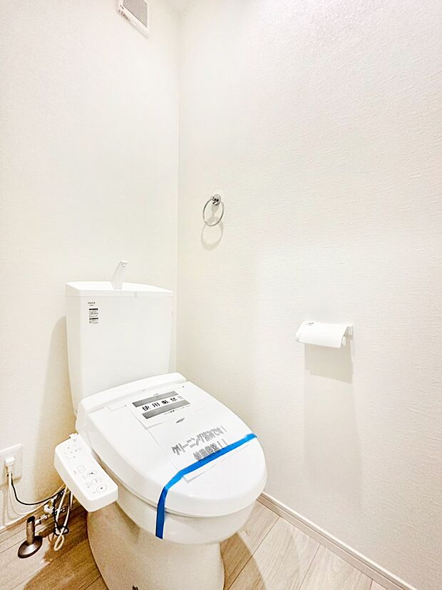 白を基調とした清潔感のある落ち着ける空間