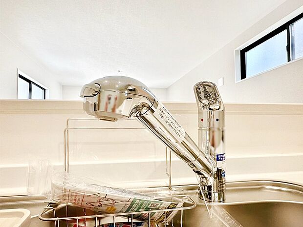 いつでも清潔なおいしいお水を。一つの水栓で水道水と浄水を使い分け。