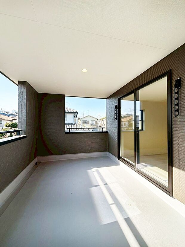 急なお天気の変化にも安心なインナーバルコニー