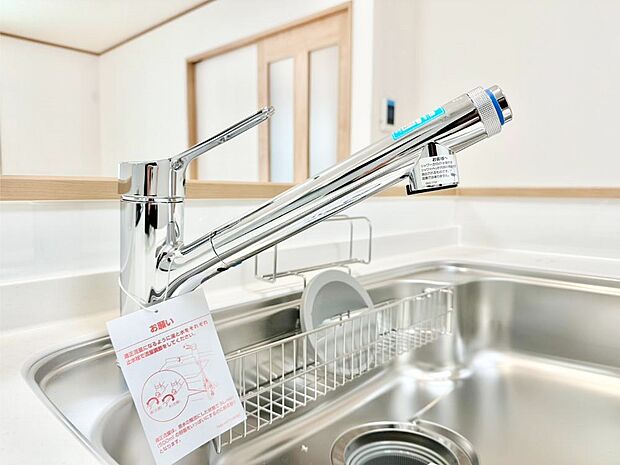 いつでも清潔なおいしいお水を。一つの水栓で水道水と浄水を使い分け。