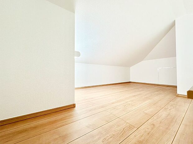 たっぷり収納できるロフト  　