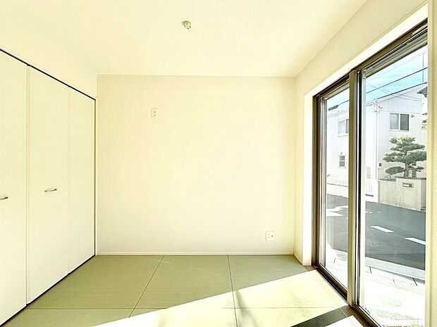 柔らかい畳の空間は、お子様の遊び場や来客時のおもてなしの場所として重宝します。