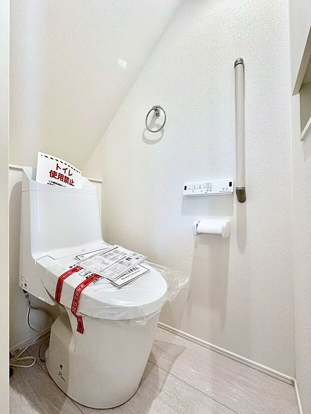 明るく清潔感のあるトイレです。 