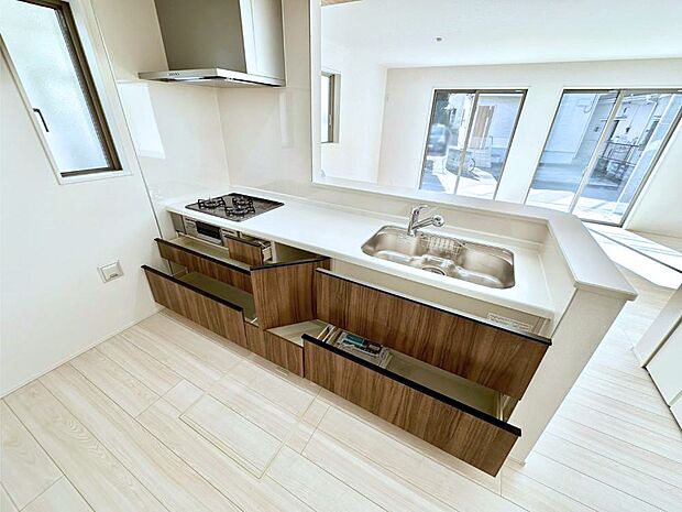 使いやすさを優先したスライド式収納タイプ!