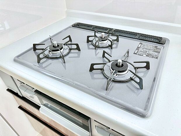 ガスコンロはSiセンサー搭載。火力調節や焦げ付き・消し忘れも防いでくれます。