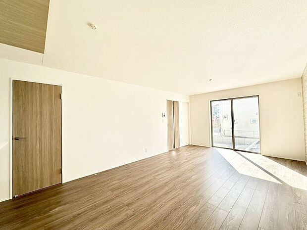 家族の笑顔が自然と生まれてくる、そんな雰囲気のダイニングに仕上がっています