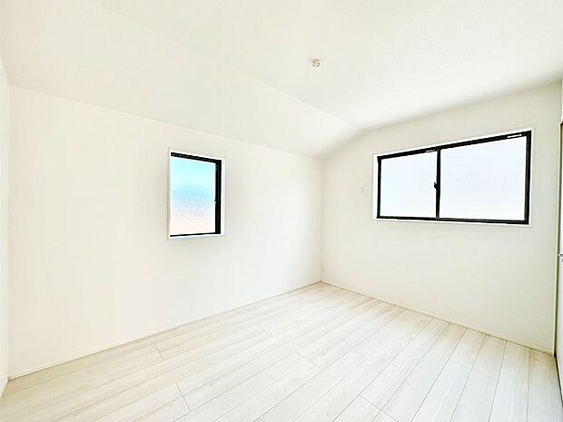 2面採光なので、明るく風通しも良く心地良い生活が送れます。