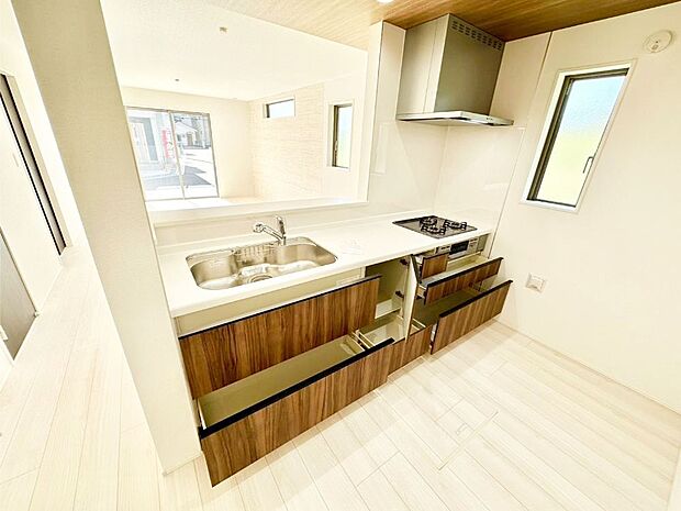 使いやすさを優先したスライド式収納タイプ!