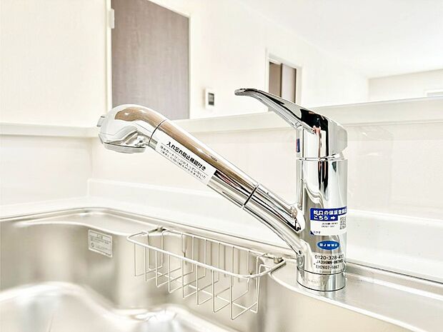 いつでも清潔なおいしいお水を。一つの水栓で水道水と浄水を使い分け。