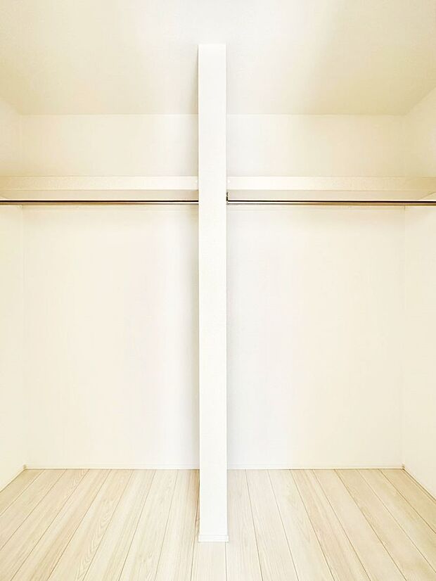 ウォークインクローゼット付きで生活空間を広く利用できます。