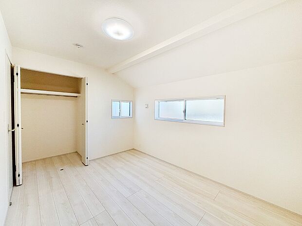 使いやすい形でベットや家具の置き方にも困ることもありません。   