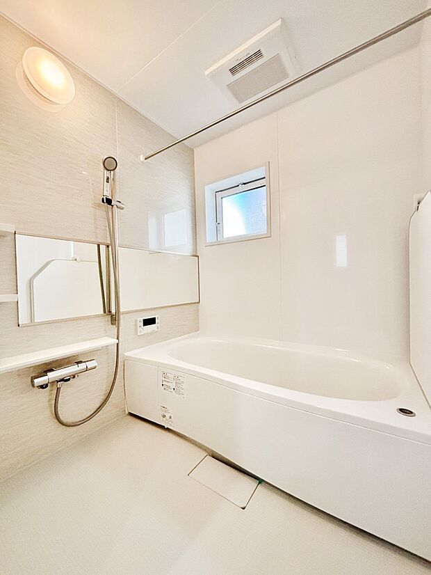 落ち着いた雰囲気でゆっくりお寛ぎいただけるバスルーム