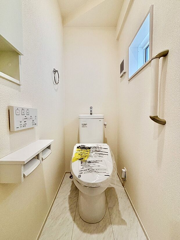 明るく清潔感のあるトイレです。 