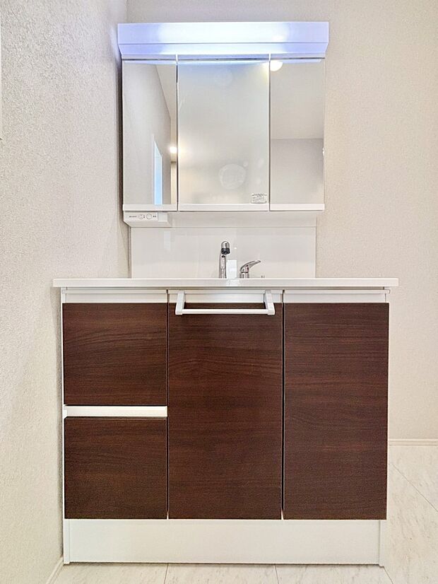 収納力と機能性に優れた洗面化粧台