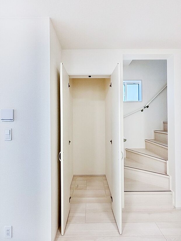 物が集まりそうなLDKもスッキリ片付きます。  