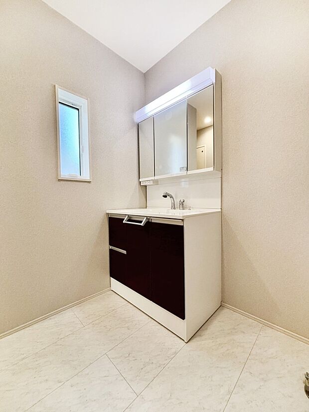 明るい洗面所は毎朝の身支度も楽しくできちゃいそうです。    