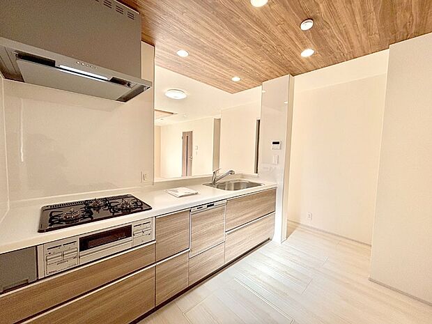 料理をしながらでもご家族との会話を楽しめる対面キッチン