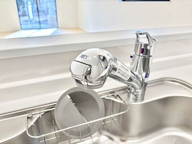 いつでも清潔なおいしいお水を。一つの水栓で水道水と浄水を使い分け。