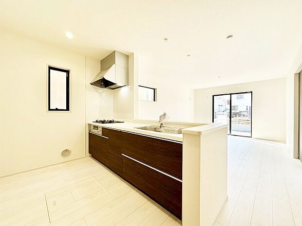 料理をしながらご家族との会話を楽しめる対面カウンターキッチン