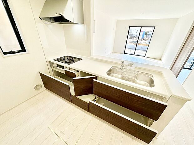 使いやすさを優先したスライド式収納タイプ！