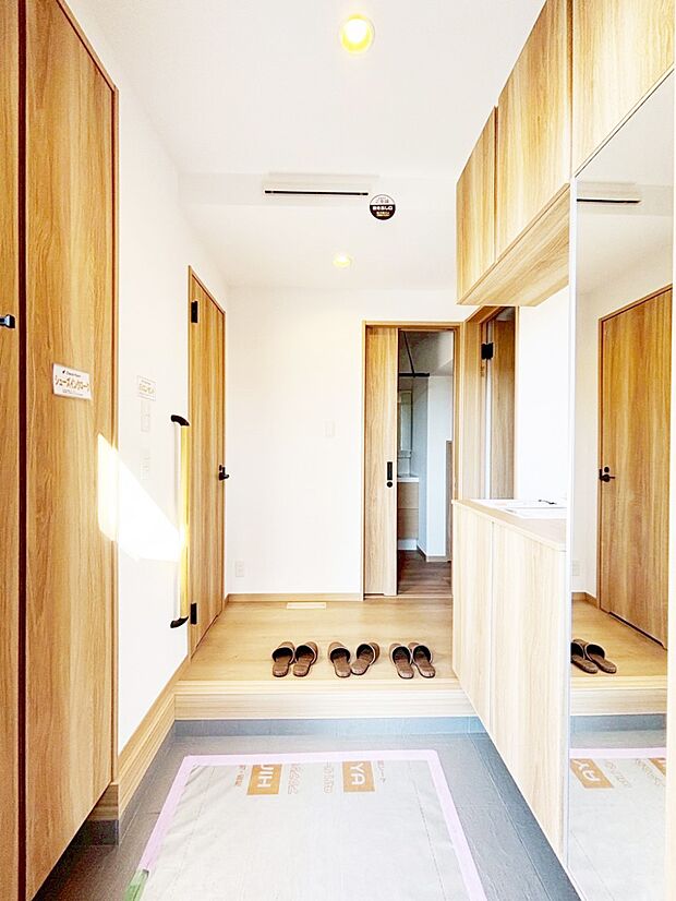 家族の帰宅やお客様をあたたかく迎える玄関