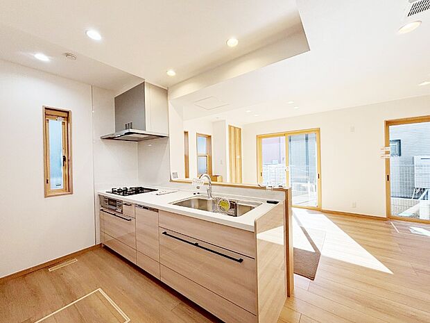 料理をしながらご家族との会話を楽しめる対面カウンターキッチン