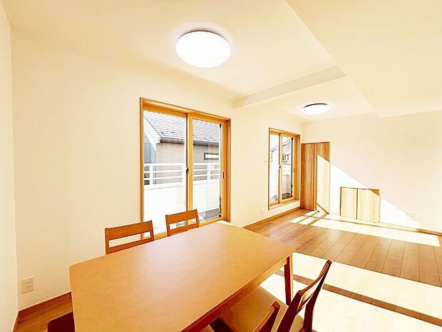 窓からのやさしい光が心地よいプライベートルーム