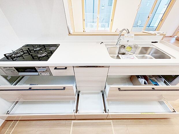 使いやすさを優先したスライド式収納タイプ!